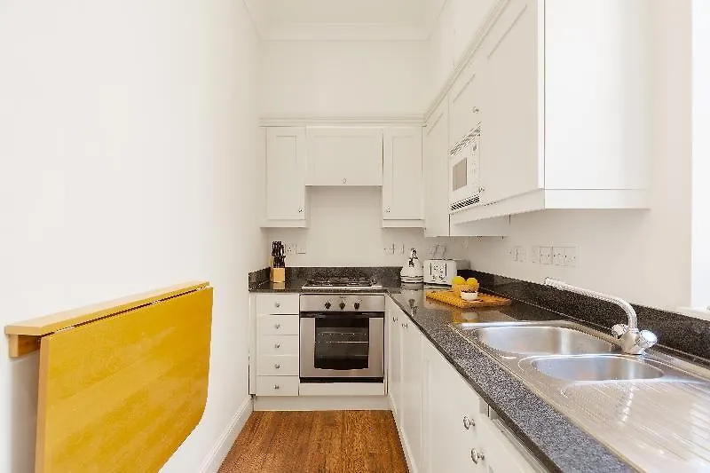 Deluxe Creechurch Lane Serviced Apartment London 4*,