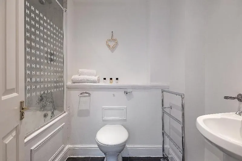 Deluxe Creechurch Lane Serviced Apartment London
